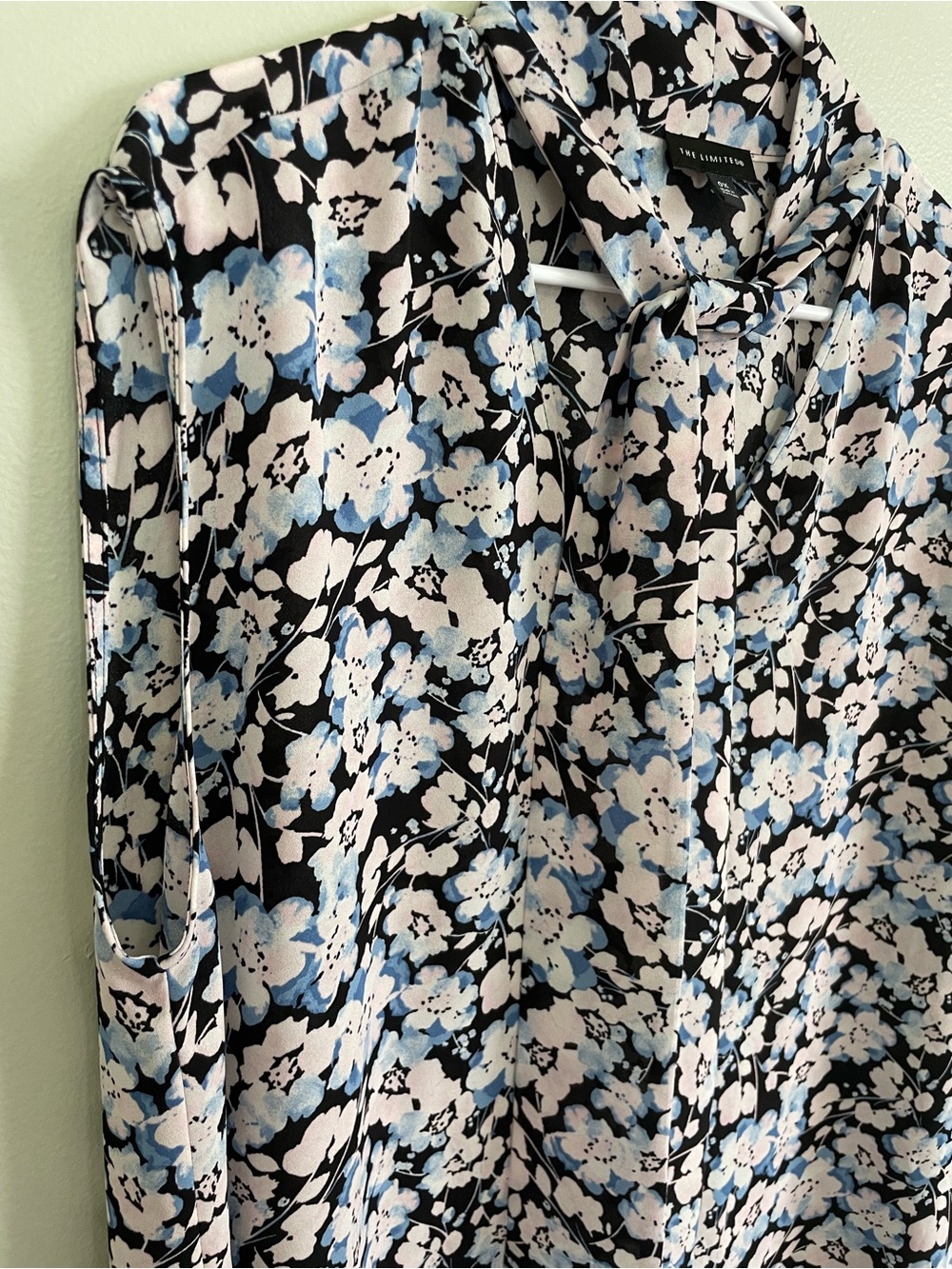 The Limited Black Floral Tie-Neck Sleeveless Blouse Light Blue and Pink Flowers - Picture 4 of 6